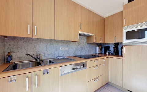 De Haan 990: Cucina, Elettrodomestico Da Cucina, Controsoffitto, Cabinetry, Apparecchio Major, Pavimentazione, Legna, Interior Design, Lavandino Della Cucina, Mobilia