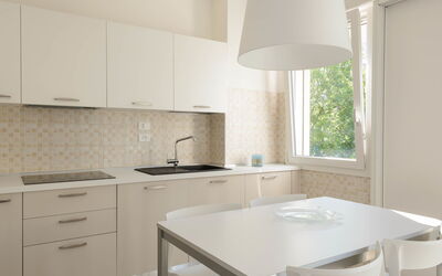 Venus 689.1: Cucina, Controsoffitto, Mobilia, Interior Design, Pavimentazione, Elettrodomestico Da Cucina, Legna, Cabinetry, Apparecchio Major, Pavimento