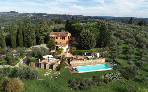 Villa Tresanti: Pianta, Cielo, Nube, Costruzione, Albero, Finestra, Lotto, Paesaggio Naturale, Erba, Paesaggio