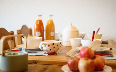 Plein Sud 3: Cibo, Tavola, Dishware, Bicchieri, Arancia, Serveware, Legna, Tazza, Frutta, Piatto