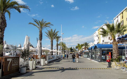 Vilamoura 171: Nube, Cielo, Costruzione, Infrastruttura, Albero, Corpo D'Acqua, Manto Stradale, Arecales, Tempo Libero
