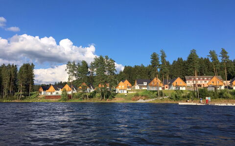 Lakeside Village 37: Nube, Cielo, Acqua, Risorse Idriche, Costruzione, Albero, Pianta, Casa, Paesaggio Naturale, Lago