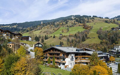 Saalbach-Hinterglemm 900: Nube, Cielo, Giorno, Proprietà, Ecoregione, Costruzione, Montagna, Pianta, Paesaggio Naturale, Ambiente Naturale