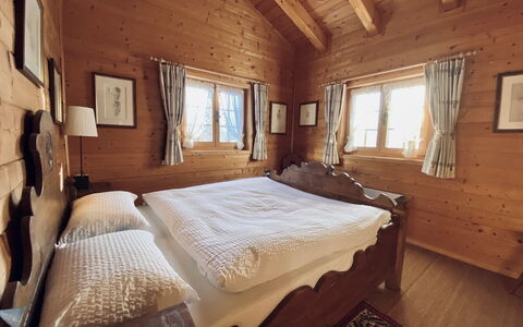 Chalet Rodas 9: Mobilia, Finestra, Costruzione, Legna, Comfort, Tessile, Interior Design, Architettura, Telaio Del Letto