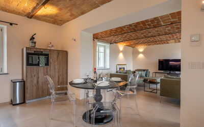 Casa Faretto - Monviso 100.1: Mobilia, Tavolo, Legna, Sedia, Interior Design, Pavimentazione, Pavimento, Sala, Soggiorno, Latifoglie