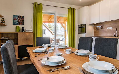 Lakeside Village 38 (+ Sauna): Tavolo, Mobilia, Proprietà, Tavola, Dishware, Legna, Tessile, Finestra, Interior Design, Illuminazione