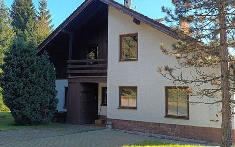 Harrachov 637: Pianta, Cielo, Costruzione, Proprietà, Finestra, Casa, Albero, Architettura, Lotto, Villetta