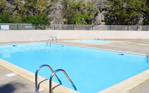 Eden Roc 2: Acqua, Pianta, Piscina, Azzurro, Albero, Rettangolo, Shade, Mobili Da Esterno, Erba, Materiale Composito