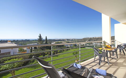 Vista Mar: Cielo, Acqua, Costruzione, Proprietà, Nube, Finestra, Azzurro, Pianta, Corpo D'Acqua, Architettura