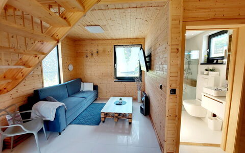 Chatka Pod Górką: Mobilia, Proprietà, Comfort, Specchio, Costruzione, Divano, Finestra, Interior Design, Lampada, Pavimento