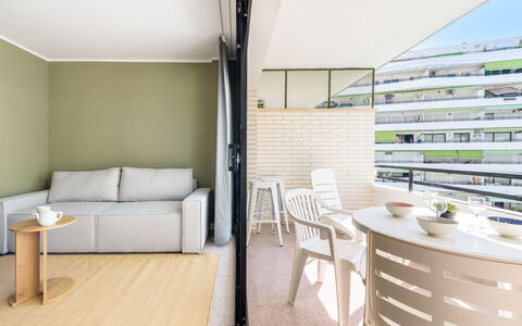 Salou 703: Mobilia, Interior Design, Pavimentazione, Pavimento, Tavolo, Sedia, Soffitto, Appartamento, Cucina & Sala Da Pranzo Tavolo, Soggiorno