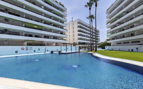 Salou 703: Acqua, Cielo, Costruzione, Giorno, Proprietà, Finestra, Piscina, Azzurro, Architettura, Urban Design