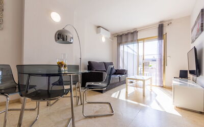 Michelangelo 723.2: Mobilia, Divano, Sedia, Comfort, Illuminazione, Legna, Interior Design, Pavimentazione, Tavolo, Soggiorno