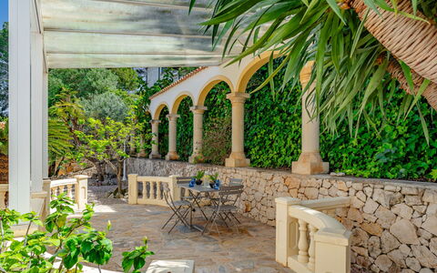 Villa Rosa: Colonna, Shade, Giardino, Ricorrere, Vaso Di Fiori, Hacienda, Eco Hotel, Struttura Esterna, Landscaping