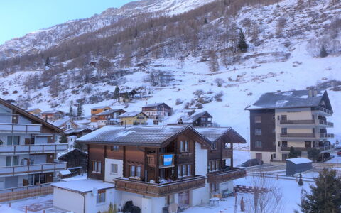 Arbgrat: Neve, Costruzione, Cielo, Montagna, Finestra, Luce, Natura, Casa, Pendenza, Congelamento