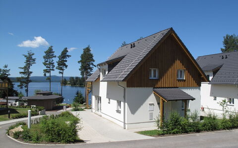 Lakeside Village 23: Cielo, Costruzione, Finestra, Lotto, Nube, Urban Design, Palazzone, Zona Residenziale, Erba, Pianta