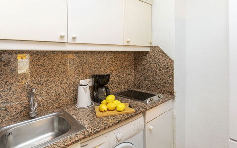 Novelty 5: Lavandino Della Cucina, Rubinetto, Proprietà, Lavello, Cabinetry, Idraulico Fixture, Controsoffitto, Costruzione, Cucina, Elettrodomestico