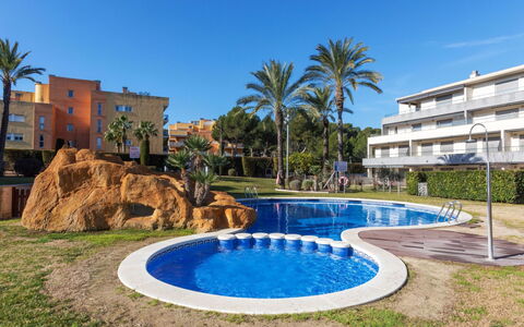 Salou 745: Acqua, Pianta, Cielo, Costruzione, Giorno, Proprietà, Azzurro, Albero, Arecales, Tempo Libero