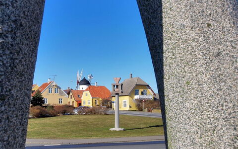 Amaia - 500M from the Sea: Tetto, Casa, Lotto, Casa, Villetta, Estate, Edifici Giardino, Shade, Log Cabin, Landscaping