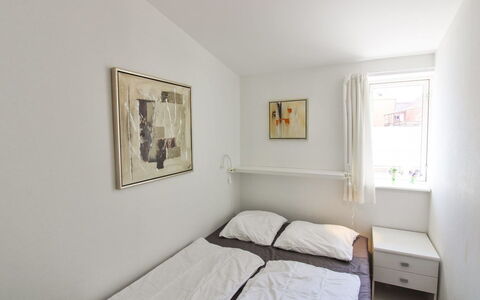 Thyrne - 500M from the Sea: Letto, Camera Da Letto, Interior Design, Parete, Mobilia, Lenzuolo, Bedding, Pavimento, Legna, Pavimentazione