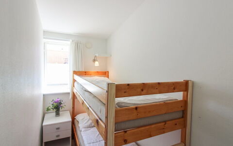 Thyrne - 500M from the Sea: Parete, Legna, Interior Design, Pavimentazione, Pavimento, Camera Da Letto, Mobilia, Soffitto, Letto, Camera