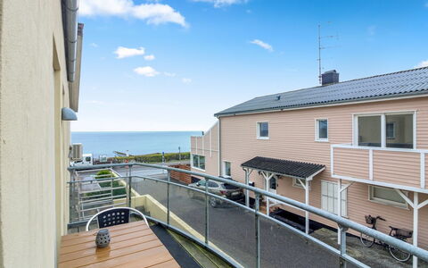 Gjuro - 50M from the Sea: Legna, Mobilia, Appartamento, Camera, Soffitto, Color Legno, Sedia, Latifoglie, Vernice, Legname