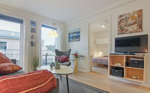 Gjuro - 50M from the Sea: Legna, Mobilia, Appartamento, Camera, Soffitto, Color Legno, Sedia, Latifoglie, Vernice, Legname