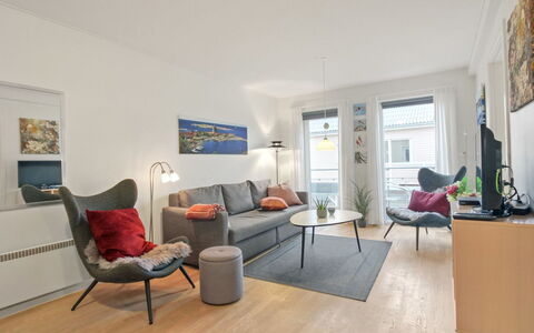 Gjuro - 50M from the Sea: Legna, Mobilia, Appartamento, Camera, Soffitto, Color Legno, Sedia, Latifoglie, Vernice, Legname