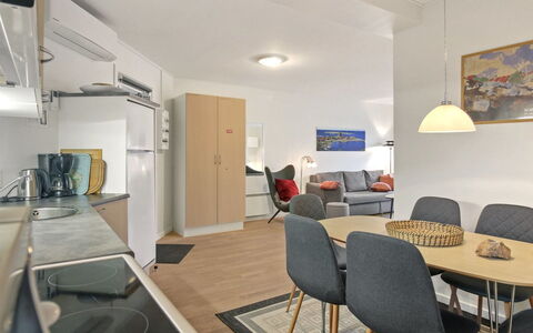 Gjuro - 50M from the Sea: Legna, Mobilia, Appartamento, Camera, Soffitto, Color Legno, Sedia, Latifoglie, Vernice, Legname