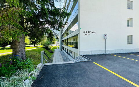 Nr.05 Haus Sursilvana: Appartamento, Condominio, Calcestruzzo, Quartier Generale, Balcone, Sede Centrale