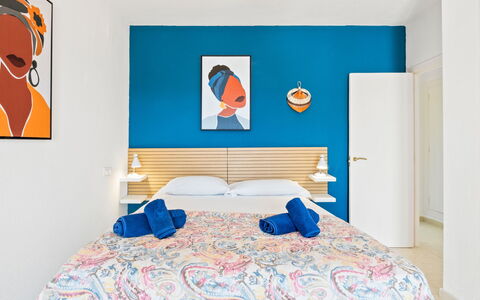 Las Mimosas: Proprietà, Azzurro, Comfort, Tessile, Arancia, Telaio Del Letto, Letto, Dipingere, Legna, Biancheria