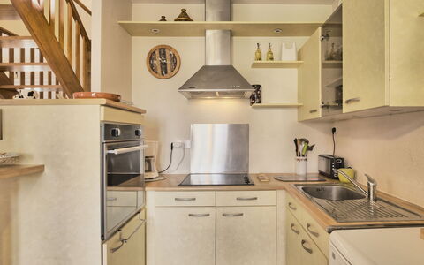 Charme des Govelins: Cabinetry, Proprietà, Controsoffitto, Lavandino Della Cucina, Lavello, Costruzione, Cucina, Legna, Elettrodomestico Da Cucina, Cucina Stufa
