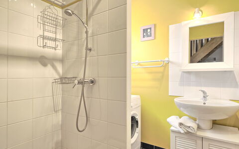 Charme des Govelins: Specchio, Soffione Doccia, Rubinetto, Idraulico Fixture, Proprietà, Bagno, Lavello, Doccia Bar, Pannello Doccia, Doccia