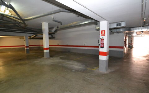 La Pineda 704: Parcheggio, Materiale Composito, Gas, Costruzione, Strada, Soffitto, Città, Calcestruzzo, Posteggio