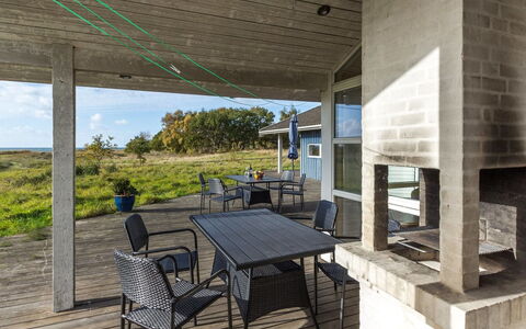 Kajsa - 50M from the Sea: Erba, Casa, Tetto, Casa, Villetta, Arbusto, Lotto, Area Rurale, Agriturismo, Groundcover