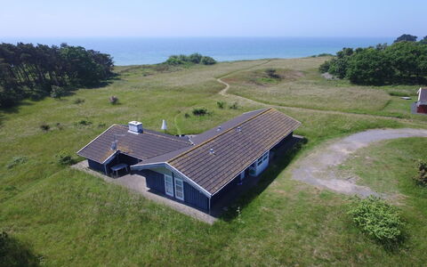 Kajsa - 50M from the Sea: Erba, Casa, Tetto, Casa, Villetta, Arbusto, Lotto, Area Rurale, Agriturismo, Groundcover