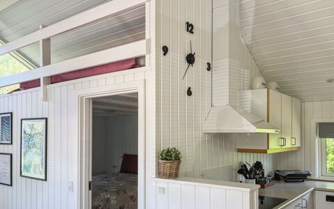 Greta - 200M from the Sea: Legna, Soffitto, Interior Design, Pavimentazione, Pavimento, Cucina, Camera, Controsoffitto, Color Legno, Latifoglie