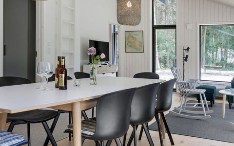 Anarosa - 200M from the Sea: Mobilia, Interior Design, Pavimentazione, Cucina & Sala Da Pranzo Tavolo, Casa, Soggiorno, Pavimento, Sedia, Sala Da Pranzo, Lampada