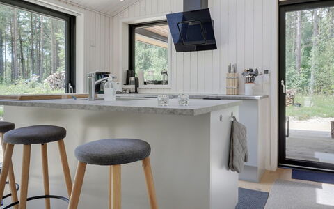 Anarosa - 200M from the Sea: Legna, Pavimentazione, Interior Design, Mobilia, Cucina, Controsoffitto, Elettrodomestico Da Cucina, Pavimento, Seggiola Da Bar, Elettrodomestico