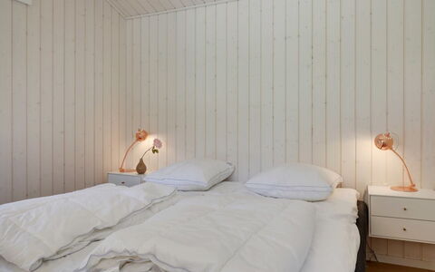 Anarosa - 200M from the Sea: Camera Da Letto, Legna, Letto, Lenzuolo, Soffitto, Interior Design, Bedding, Pavimentazione, Pavimento, Illuminazione