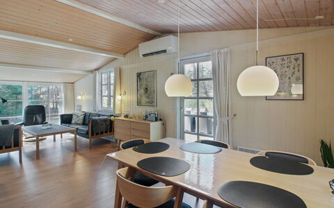 Zeytun - 800M from the Sea: Legna, Mobilia, Appartamento, Camera, Soffitto, Color Legno, Sedia, Latifoglie, Vernice, Legname