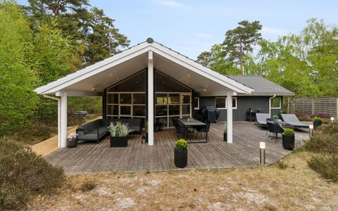 Bergulv - 75M from the Sea: Legna, Mobilia, Appartamento, Camera, Soffitto, Color Legno, Sedia, Latifoglie, Vernice, Legname
