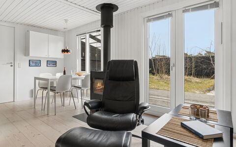 Talvikki - 250M from the Sea: Legna, Mobilia, Appartamento, Camera, Soffitto, Color Legno, Sedia, Latifoglie, Vernice, Legname