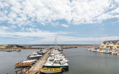 Eija - 5M from the Sea: Legna, Tetto, Architettura, Casa, Casa, Villetta, Raccordo, Latifoglie, Pendenza, Estate