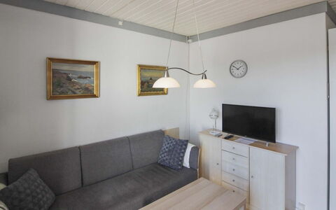 Fränze - 6Km from the Sea: Legna, Mobilia, Appartamento, Camera, Soffitto, Color Legno, Sedia, Latifoglie, Vernice, Legname
