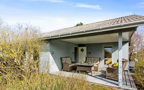 Bondi - 150M from the Sea: Legna, Mobilia, Appartamento, Camera, Soffitto, Color Legno, Sedia, Latifoglie, Vernice, Legname