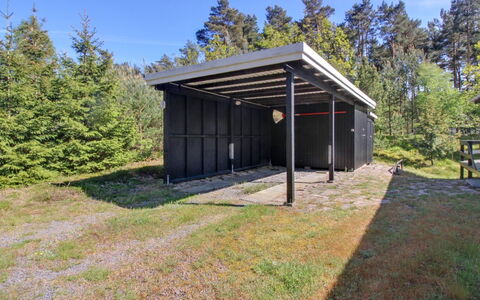 Eeske - 800M from the Sea: Legna, Mobilia, Appartamento, Camera, Soffitto, Color Legno, Sedia, Latifoglie, Vernice, Legname