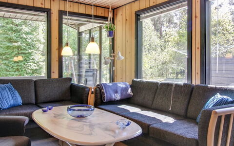 Eeske - 800M from the Sea: Legna, Mobilia, Appartamento, Camera, Soffitto, Color Legno, Sedia, Latifoglie, Vernice, Legname
