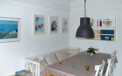 Thorke - 5Km from the Sea: Tetto, Casa, Porta, Villetta, Shade, Raccordo, Cortile, Estate, Backyard