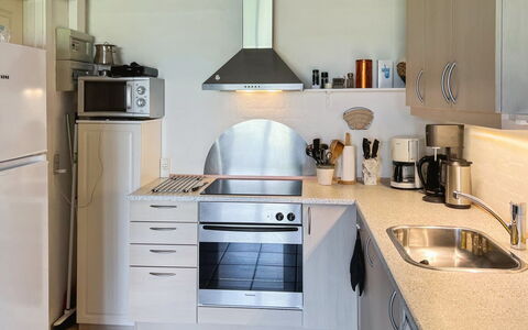 Erica - 6Km from the Sea: Elettrodomestico Da Cucina, Cucina, Controsoffitto, Mobilia, Apparecchio Major, Cabinetry, Interior Design, Pavimentazione, Elettrodomestico, Cucina Stufa